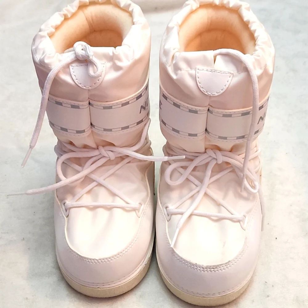 White snow boots - Picture 2 of 4